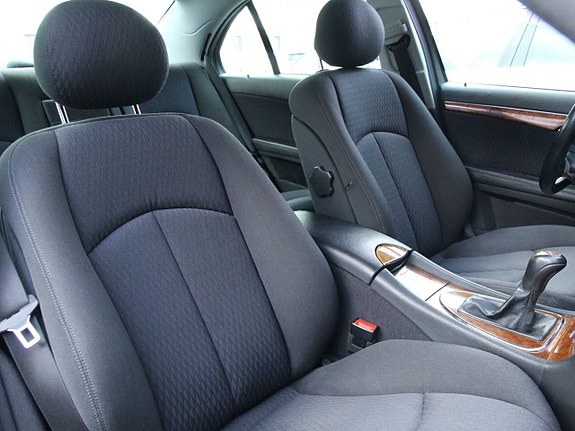 Mercedes-Benz E240 9 of 14