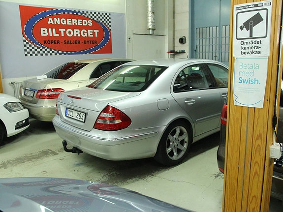 Mercedes-Benz E240 6 of 14