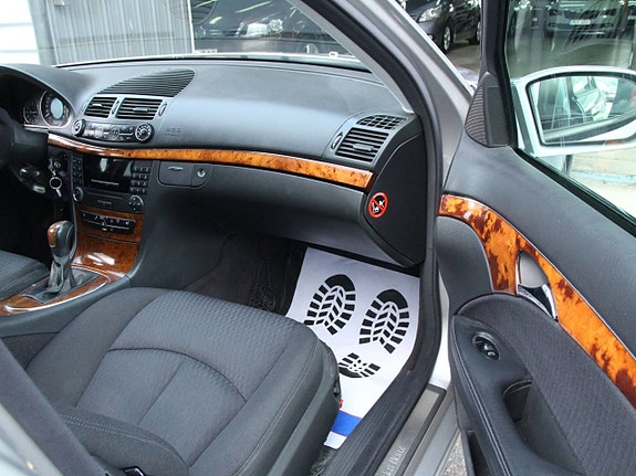 Mercedes-Benz E240 8 of 14