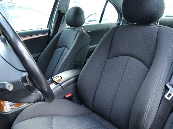 Mercedes-Benz E240 14 of 14