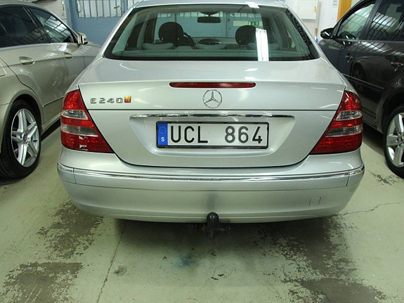 Mercedes-Benz E240 4 of 14