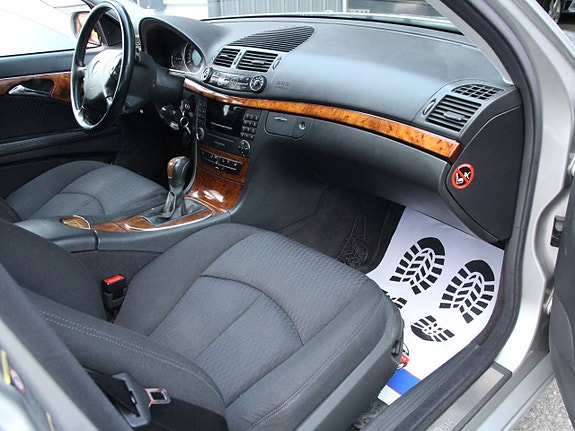 Mercedes-Benz E240 7 of 14