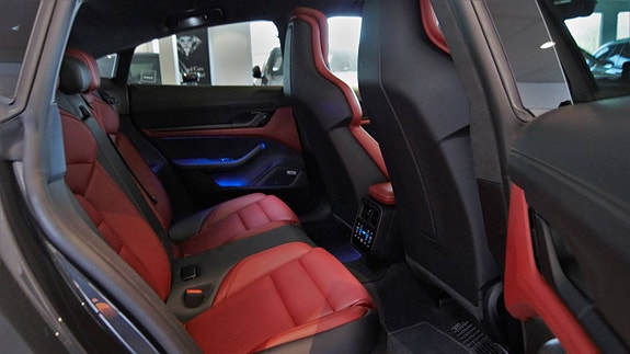 Porsche Taycan Turbo 20 of 21