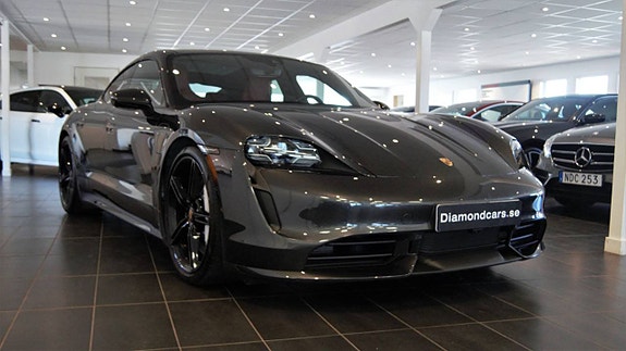 Porsche Taycan Turbo 3 of 5