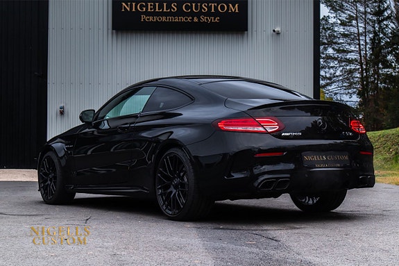 Mercedes-Benz C63 15 of 26