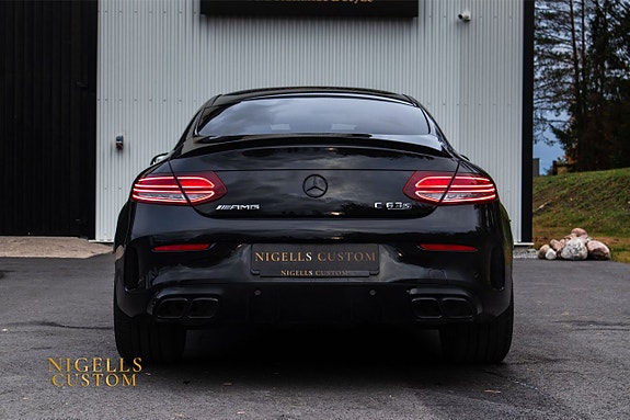 Mercedes-Benz C63 14 of 26