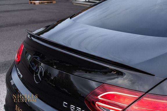 Mercedes-Benz C63 12 of 26