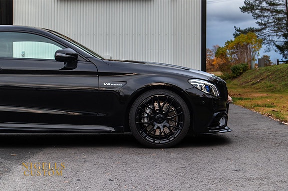 Mercedes-Benz C63 8 of 26