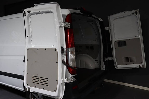 Mercedes-Benz Vito 108 14 of 18