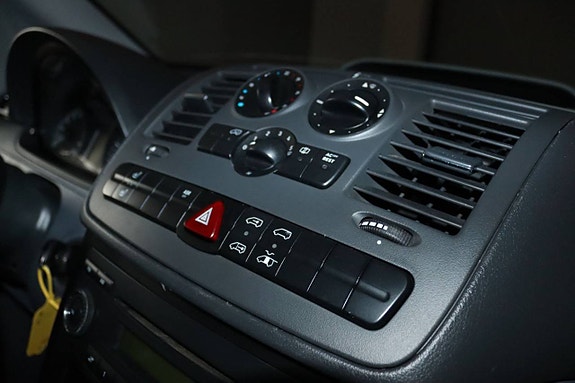 Mercedes-Benz Vito 108 9 of 18