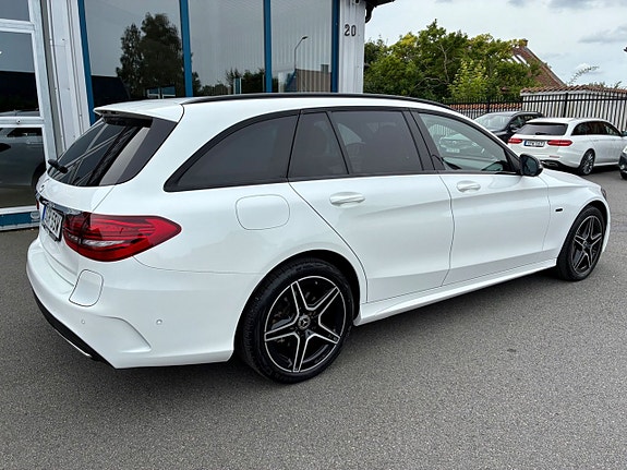 Mercedes-Benz C300 e 4 of 5