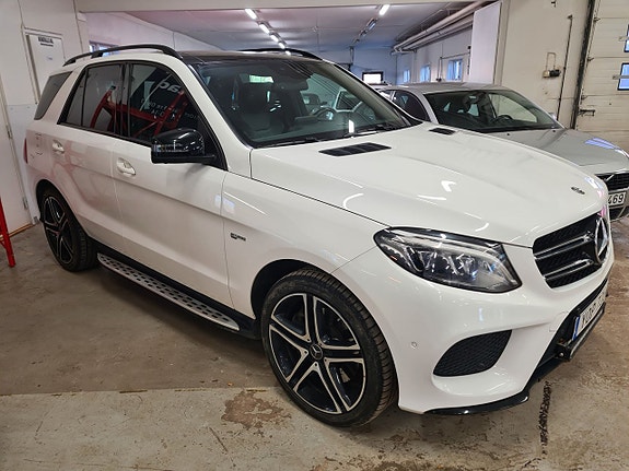 Mercedes-Benz GLE43 2 of 6