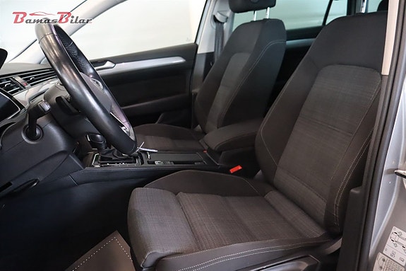 Volkswagen Passat 10 of 26