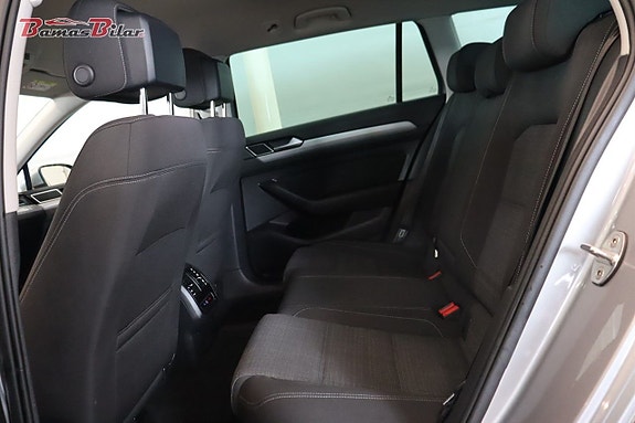Volkswagen Passat 16 of 26