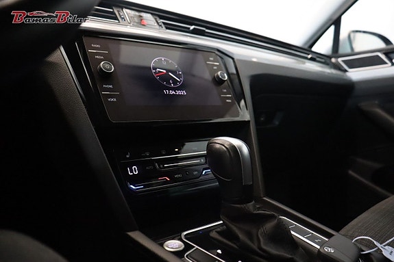 Volkswagen Passat 13 of 26