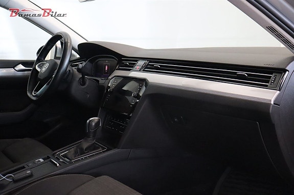 Volkswagen Passat 19 of 26