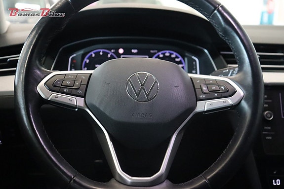 Volkswagen Passat 11 of 26