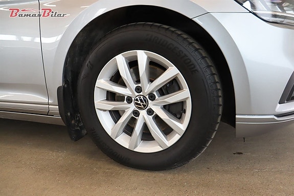 Volkswagen Passat 22 of 26
