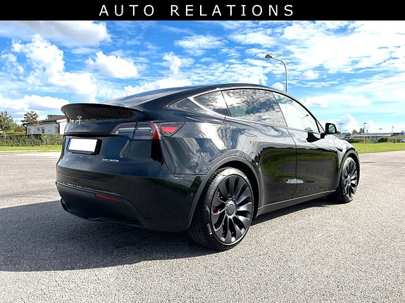 Tesla Model Y 6 of 10