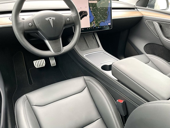 Tesla Model Y 4 of 10