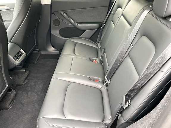 Tesla Model Y 10 of 10