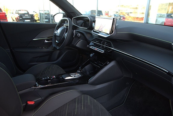 Peugeot 2008 4 of 5