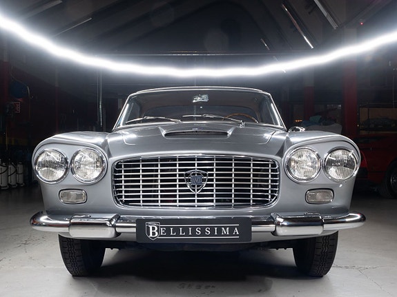 Lancia Flaminia 4 of 26