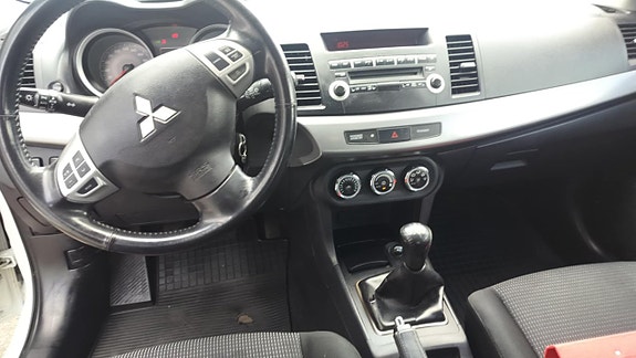 Mitsubishi Lancer 10 of 12