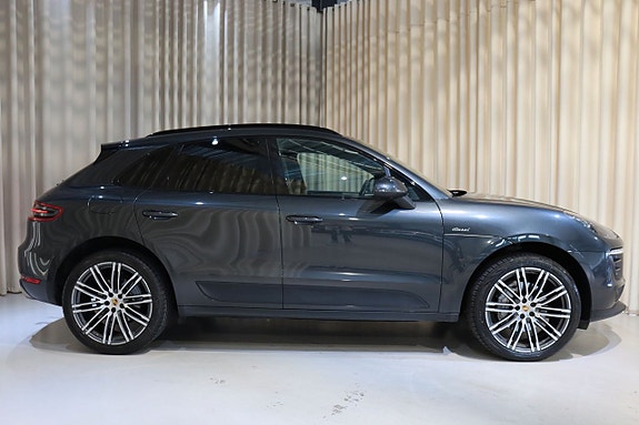 Porsche Macan 2 of 5