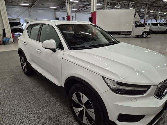 Volvo XC40 3 of 5