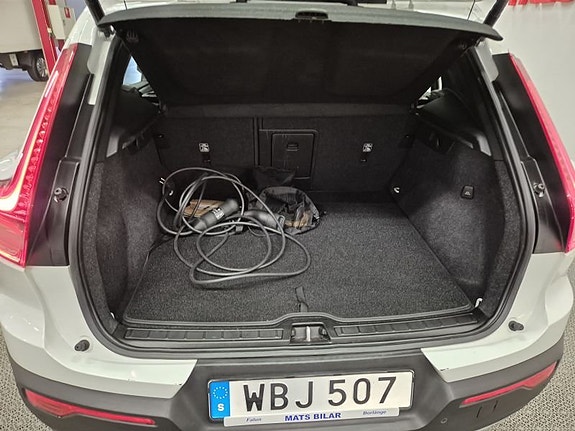 Volvo XC40 8 of 10