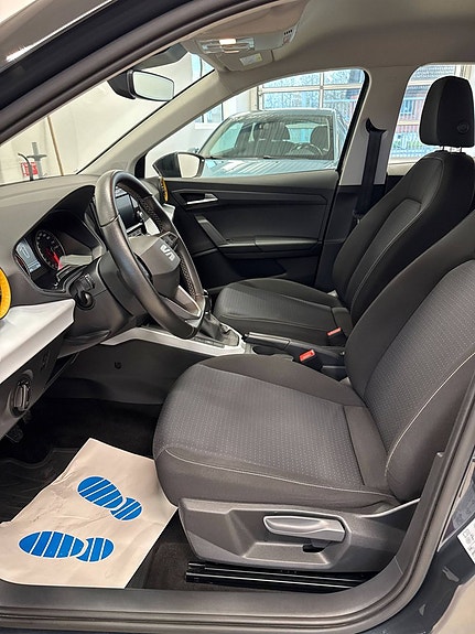 Seat Arona 4 of 5