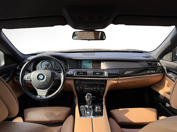 BMW 750i 17 of 23