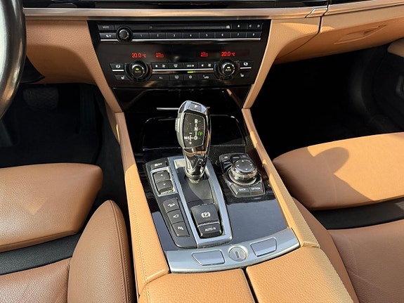BMW 750i 21 of 23