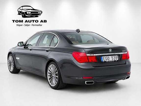 BMW 750i 4 of 23