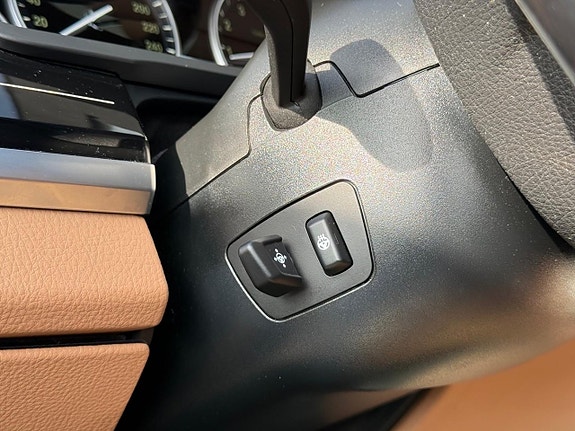 BMW 750i 11 of 23