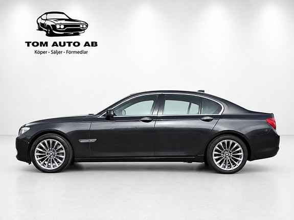 BMW 750i 3 of 23