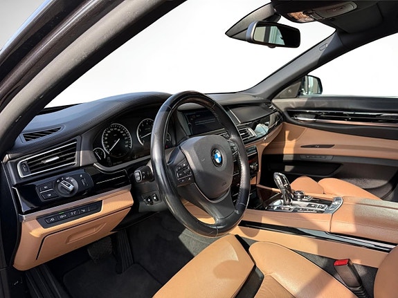BMW 750i 9 of 23