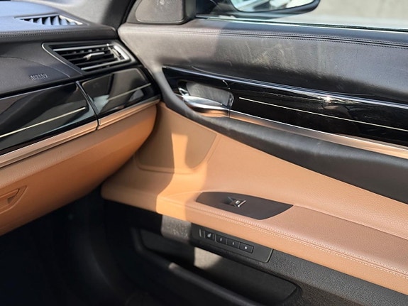 BMW 750i 22 of 23
