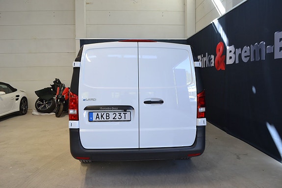 Mercedes-Benz eVito Tourer 3 of 5
