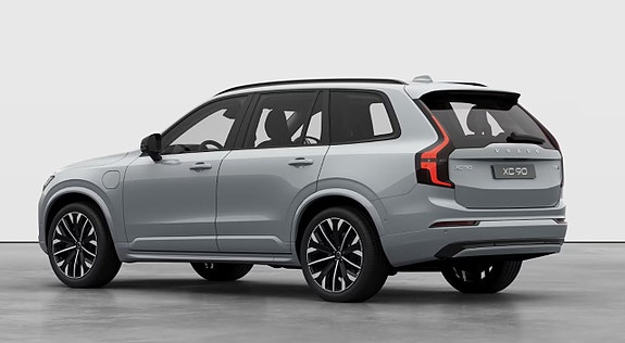 Volvo XC90 2 of 14
