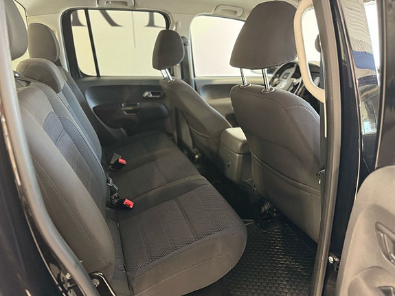 Volkswagen Amarok 8 of 12