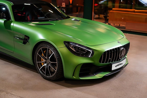 Mercedes-Benz AMG GT R 2 of 5
