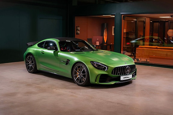 Mercedes-Benz AMG GT R