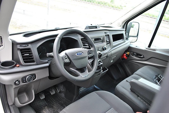 Ford Transit 9 of 16