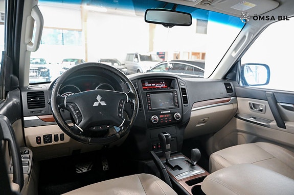 Mitsubishi Pajero 10 of 18
