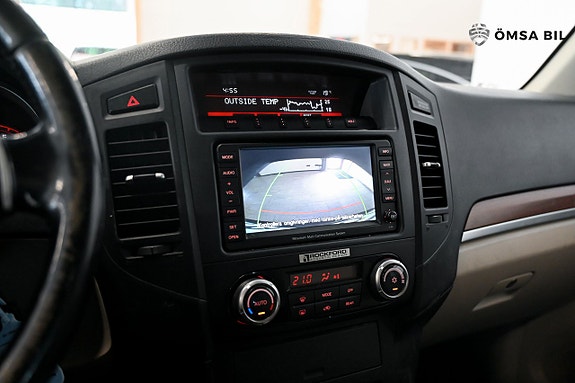 Mitsubishi Pajero 15 of 18