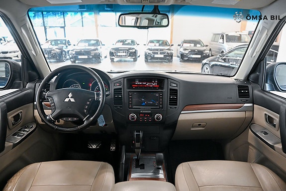Mitsubishi Pajero 11 of 18
