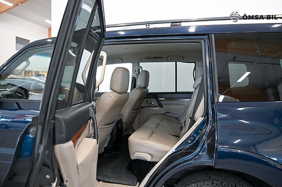 Mitsubishi Pajero 6 of 18