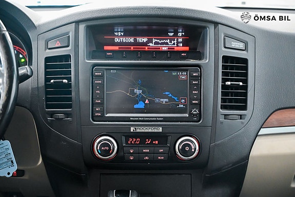 Mitsubishi Pajero 12 of 18